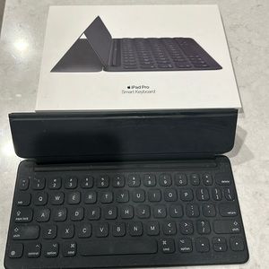 Apple iPad Pro Smart Keyboard Folio - Black